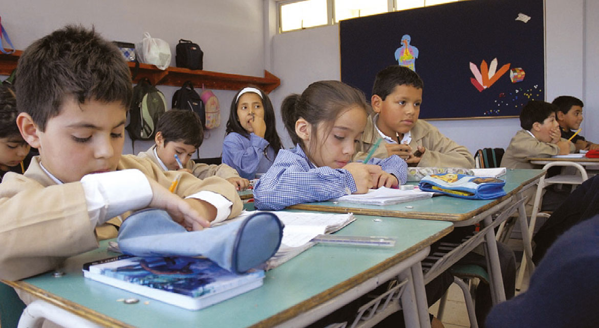 Niños en una escuela en Chile