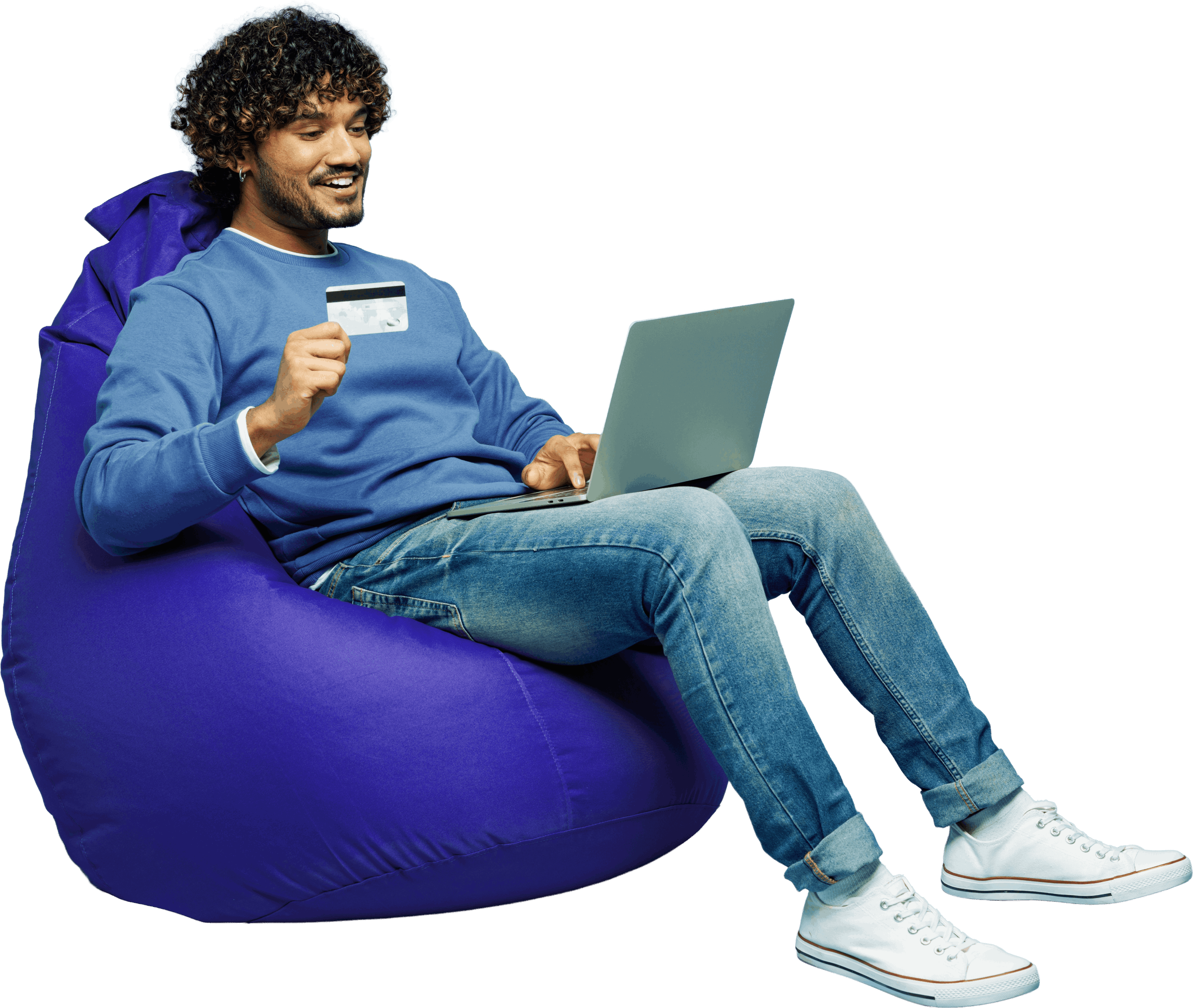 Persona con computador y tarjet de crédito